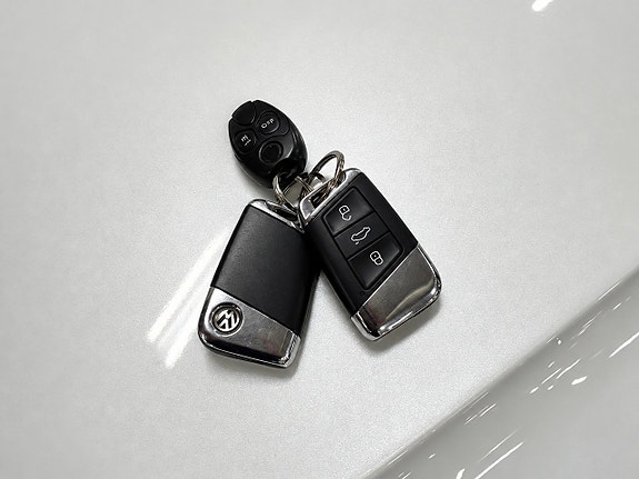 Volkswagen Passat 10 of 12