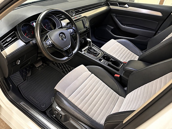 Volkswagen Passat 6 of 12