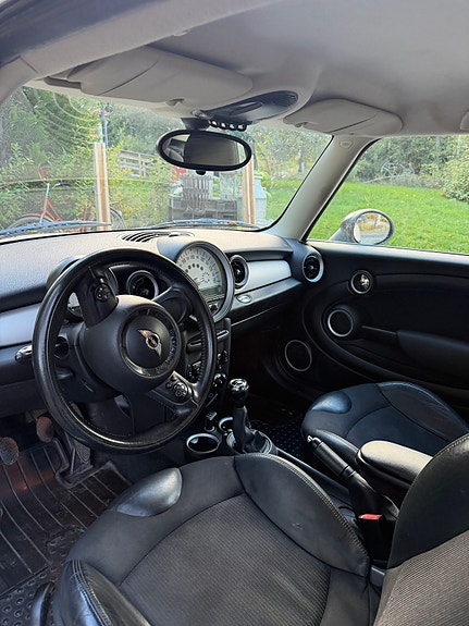 MINI Cooper 5 of 6