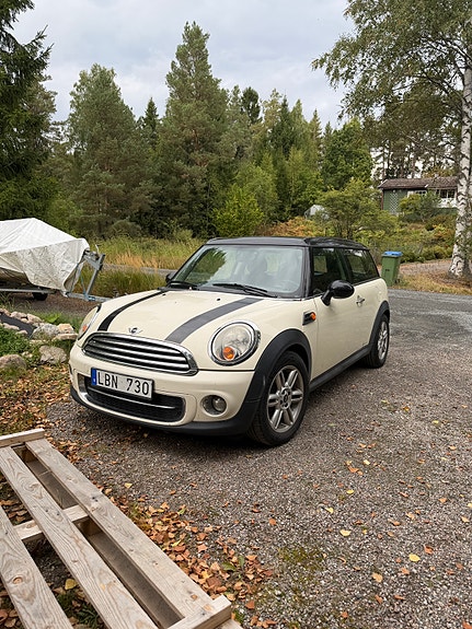 MINI Cooper 4 of 6