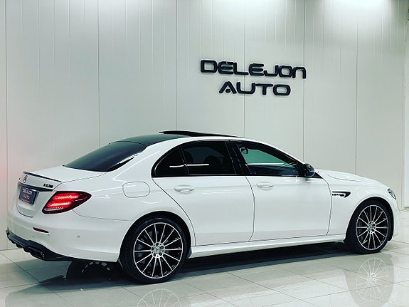 Mercedes-Benz E43 8 of 23