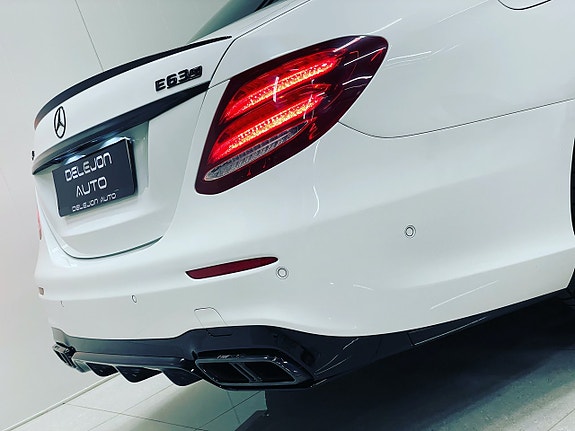 Mercedes-Benz E43 9 of 23