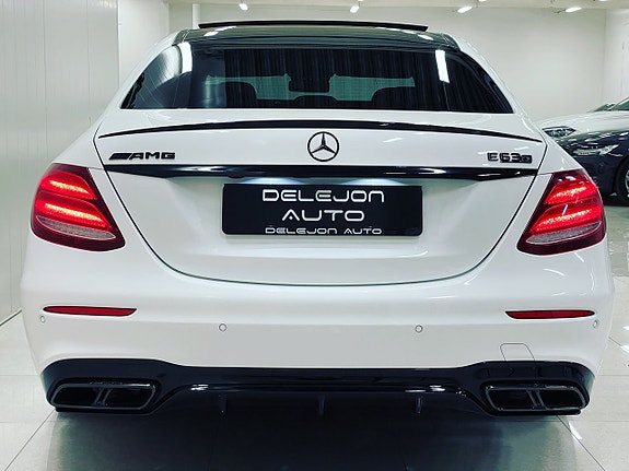 Mercedes-Benz E43 10 of 23