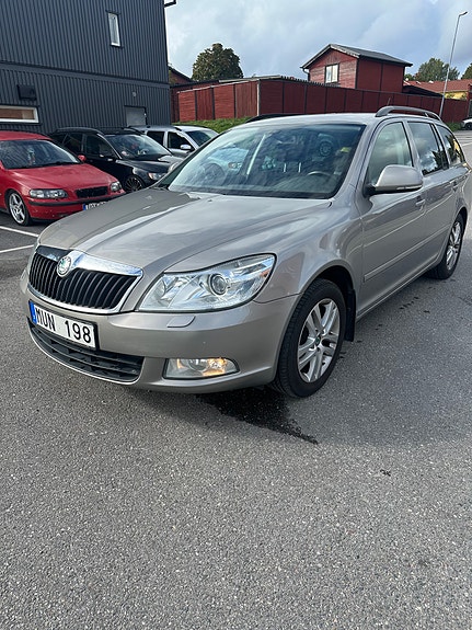 Skoda Octavia 2 of 14