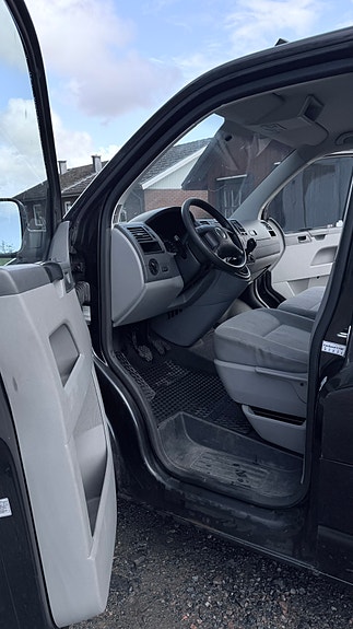 Volkswagen Transporter Camper 10 of 27