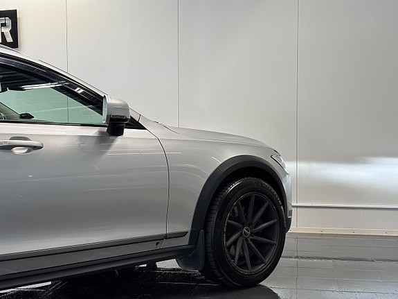 Volvo V90 Cross Country 12 of 29