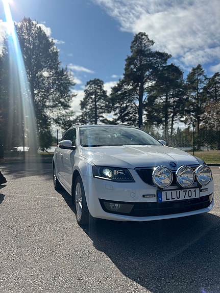 Skoda Octavia 2 of 11
