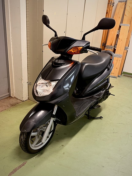 Yamaha XC 125 Cygnus 4 of 5