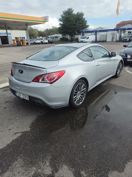 Hyundai Genesis 9 of 11