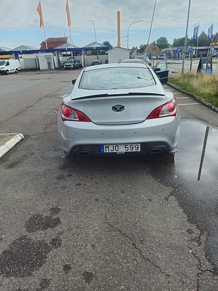 Hyundai Genesis 8 of 11