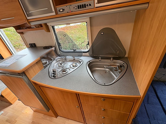 Adria 552 up Alde vinterbonad Isabella förtält 8 of 10