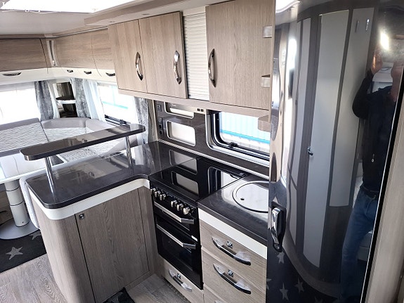 Hobby 620 CL PRESTIGE, Alde, Långbäddar, Solpanel, Markis med sidor, Ugn 9 of 11