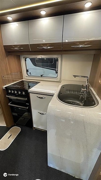Bürstner Argos 747 // Res bekvämt med hela familjen / Hydrauliska Stödben / Alk 9 of 21