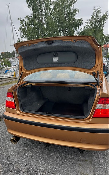 BMW 318i 11 of 17