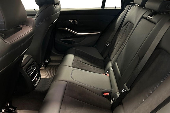 BMW 330e 11 of 17