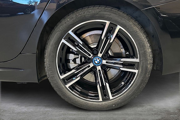 BMW 330e 14 of 17