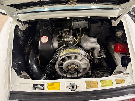 Porsche 911 Carrera 3 of 11