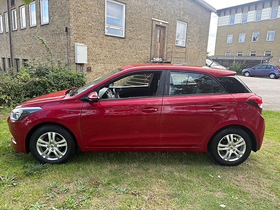 Hyundai i20 2 of 18