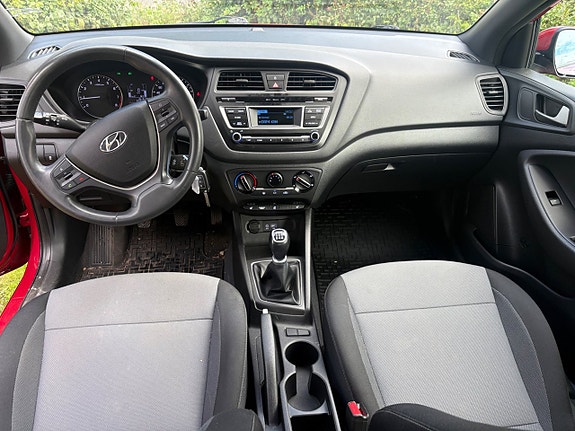 Hyundai i20 5 of 18
