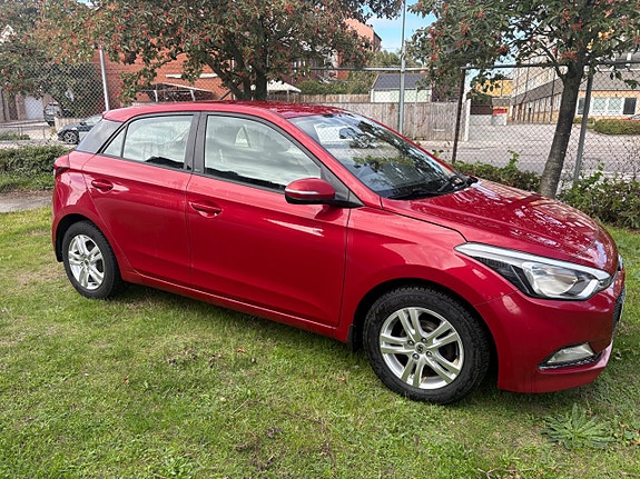 Hyundai i20 8 of 18