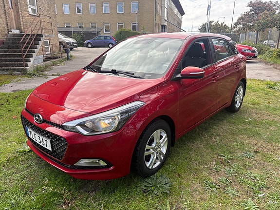 Hyundai i20 10 of 18