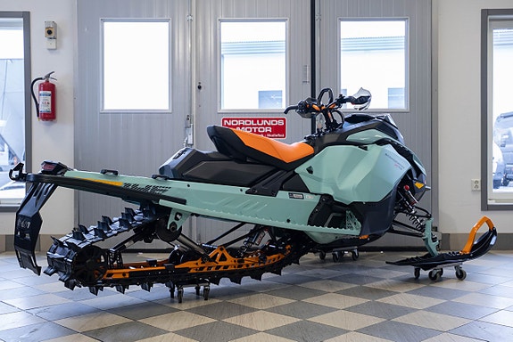 Ski-Doo Backcountry XRS 850E-TEC 2 of 6