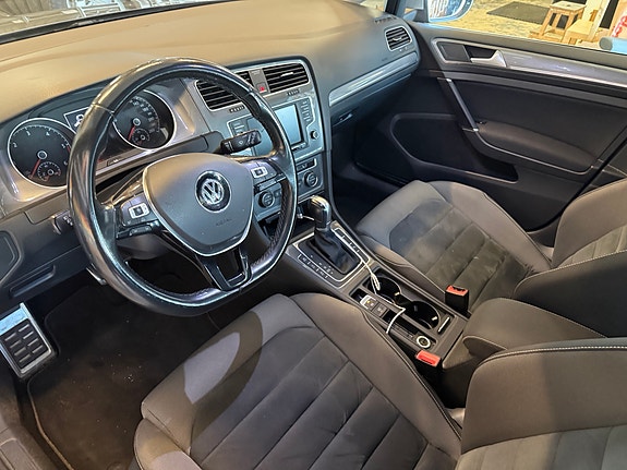 Volkswagen Golf Alltrack 3 of 3