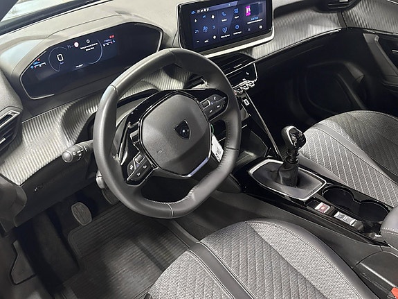 Peugeot 2008 8 of 18