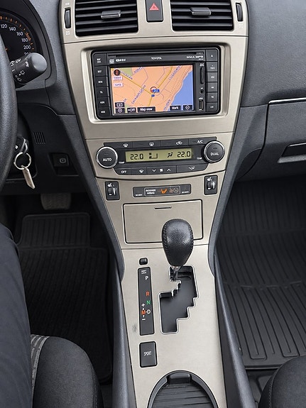 Toyota Avensis 7 of 10
