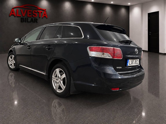 Toyota Avensis 3 of 10