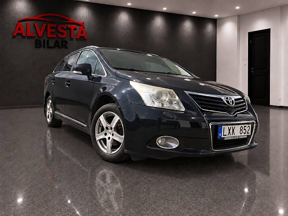 Toyota Avensis 2 of 10