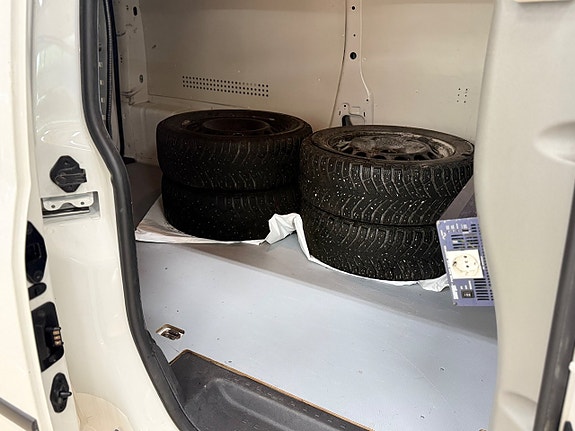 Volkswagen Caddy Maxi 11 of 22