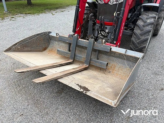 Traktor Massey Ferguson MF 4707 28 of 30