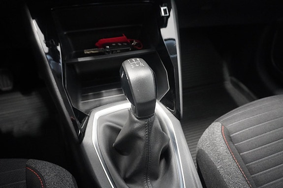 Peugeot 208 8 of 13
