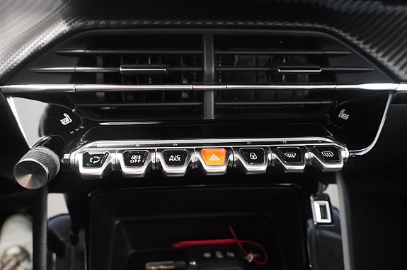 Peugeot 208 10 of 13