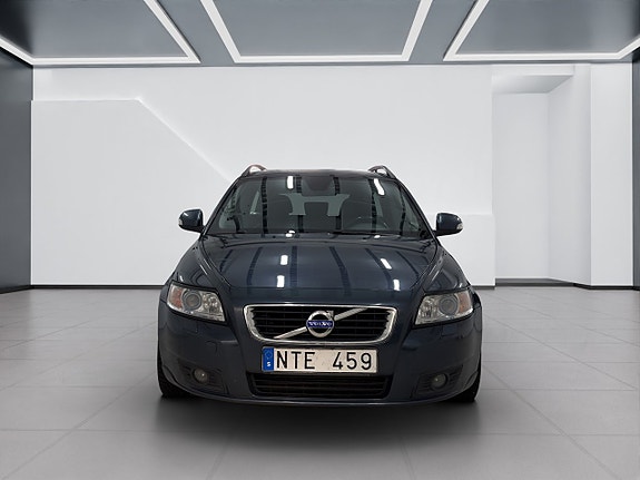 Volvo V50 3 of 12