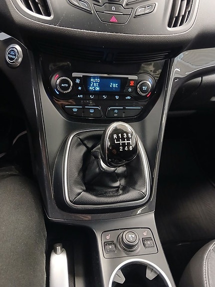 Ford Kuga 7 of 23