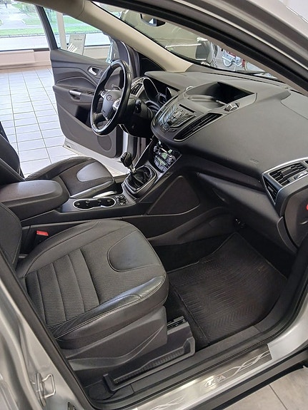Ford Kuga 16 of 23