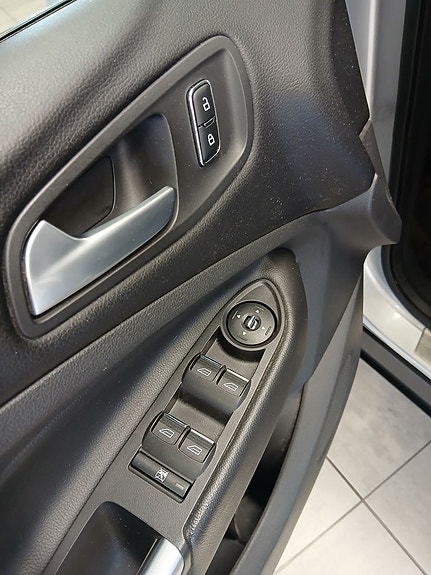Ford Kuga 17 of 23