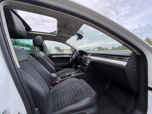 Volkswagen Passat 14 of 22