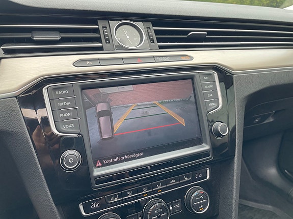 Volkswagen Passat 18 of 22