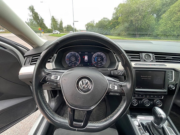 Volkswagen Passat 19 of 22