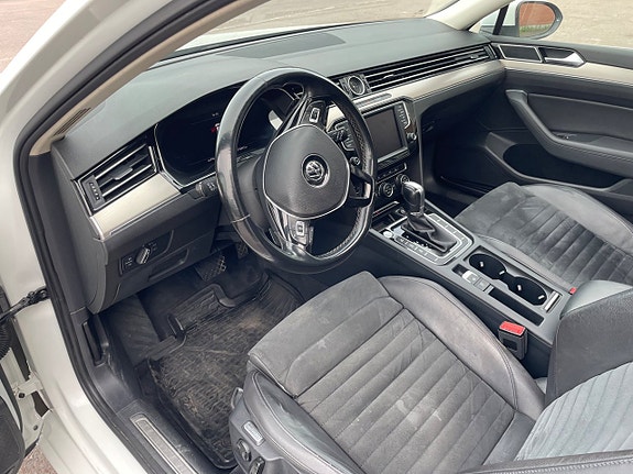 Volkswagen Passat 9 of 22