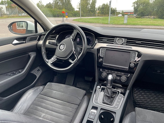 Volkswagen Passat 13 of 22