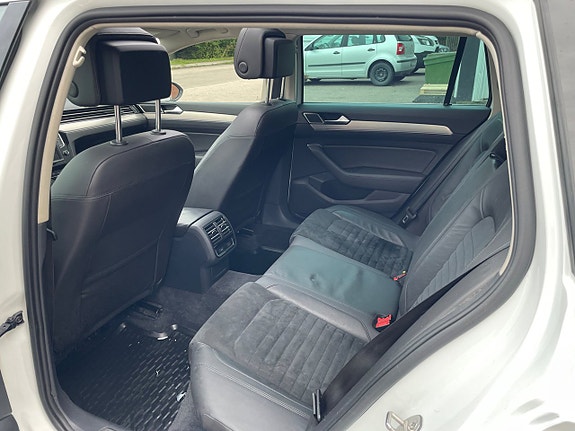 Volkswagen Passat 16 of 22