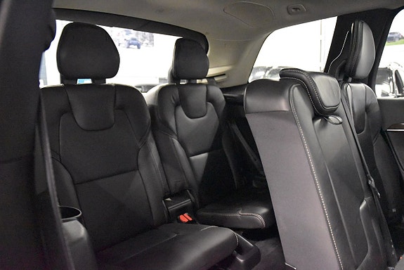 Volvo XC90 13 of 28