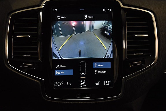 Volvo XC90 17 of 28