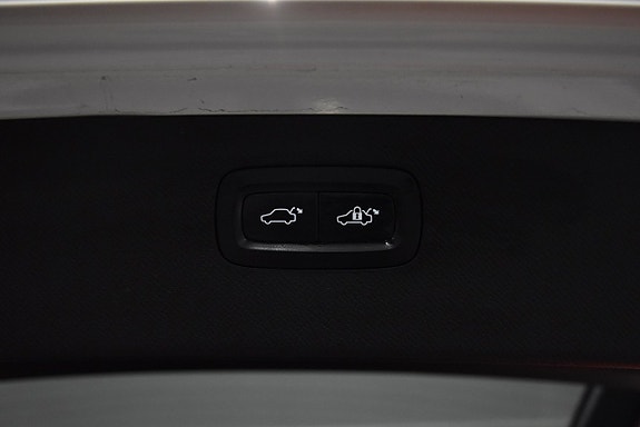 Volvo XC90 26 of 28
