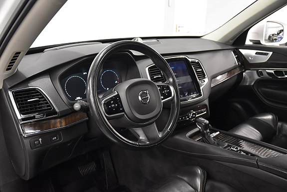 Volvo XC90 8 of 28