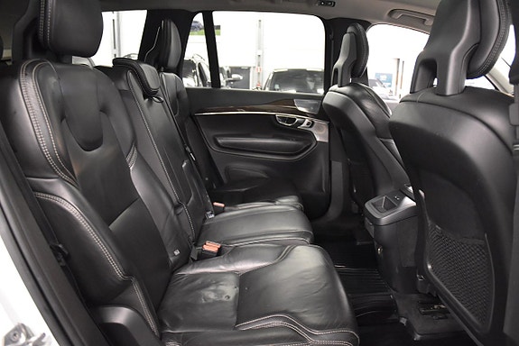 Volvo XC90 12 of 28